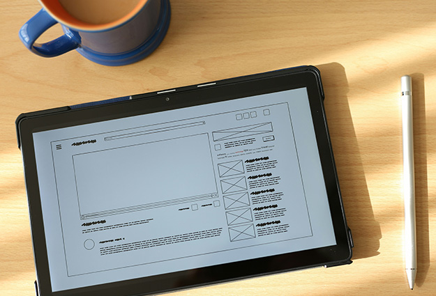 Manage customer contracts and renewals with NetSuite ERP by Invitra Technologies India.